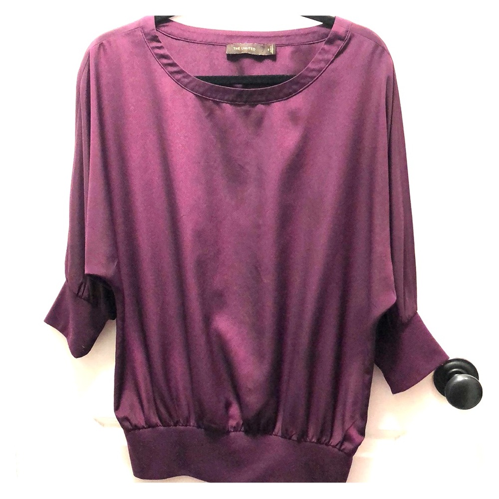 Flowy Top with Fitted Waist and Sleeve